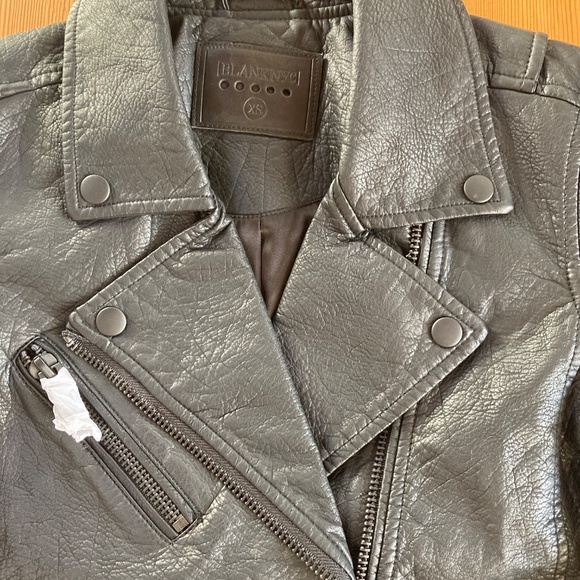 Blank NYC Vegan Leatherette Motorcycle Jacket In All Black Size XS NWT - Picture 3 of 12